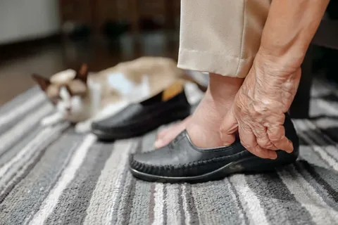 best slippers for neuropathy